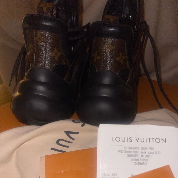 Louis Vuitton Arch Light 38 - Picture 4 of 4